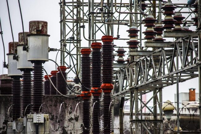 Aneel termina 2025 com aval de renovação de 17 distribuidoras