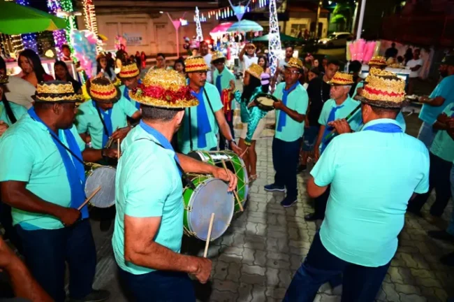 Boa música, alegria e tradição marcam a noite de sábado no natal conquista de luz