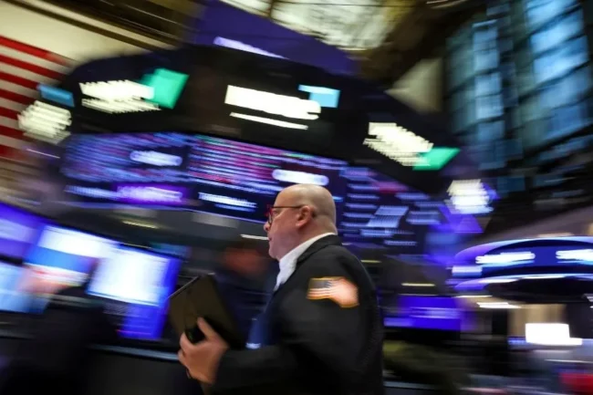 Bolsas de ny fecham em alta, após fed cortar juros em 25 pontos-base e com avanço de bancos