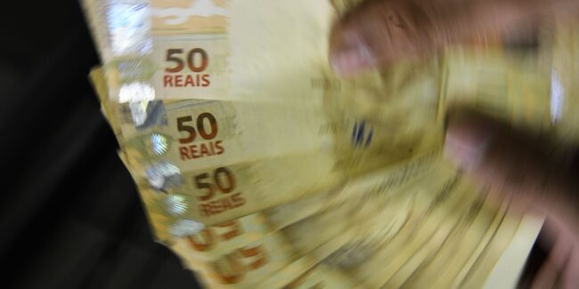 Receita paga lote da malha fina do imposto de renda de março