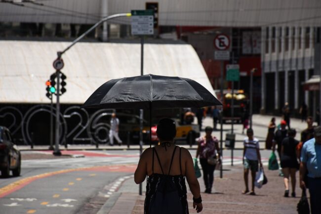 Atendimentos médicos por insolação e calor sobem 27% em são paulo