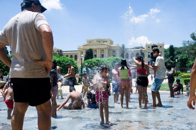 Forte calor e alto consumo deixam bairros de sp sem água