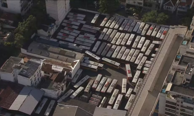 Greve de rodoviários paralisa 24 linhas de ônibus e afeta passageiros no rio