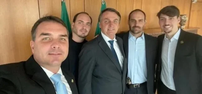 Lula avança em campanha enquanto clã bolsonaro trava definição da oposição