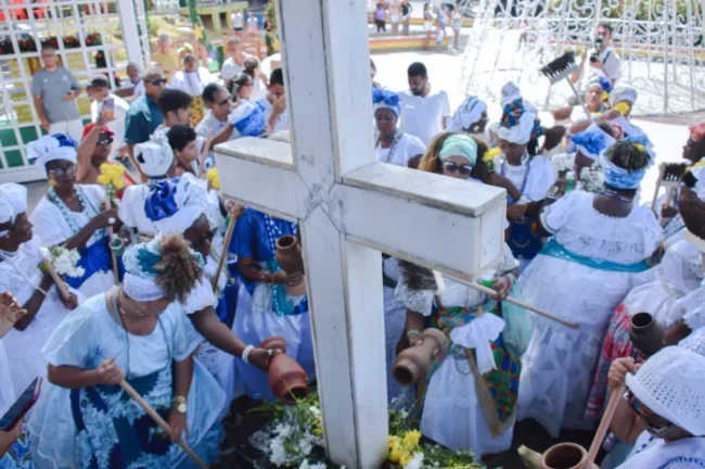 Manifestações culturais marcam 40ª edição da lavagem do largo do caranguejo