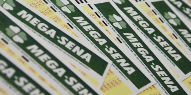 Ninguém acerta mega-sena; prêmio acumula para r$ 165 milhões