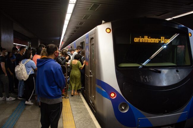 Metrô de sp passa a operar 24 horas aos sábados em fase de testes até 2026