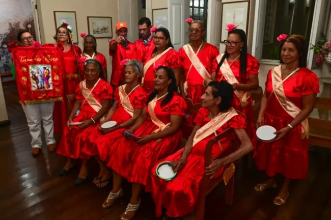 Natal conquista de luz celebra diversidade cultural com mpb e tradição popular em vitória da conquista