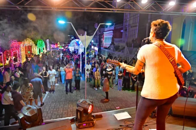Natal conquista de luz encanta público na tancredo neves com show de narjara paiva