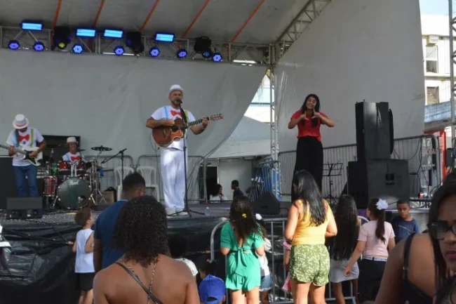 Natal encantado garante acessibilidade com intérprete de libras durante programação