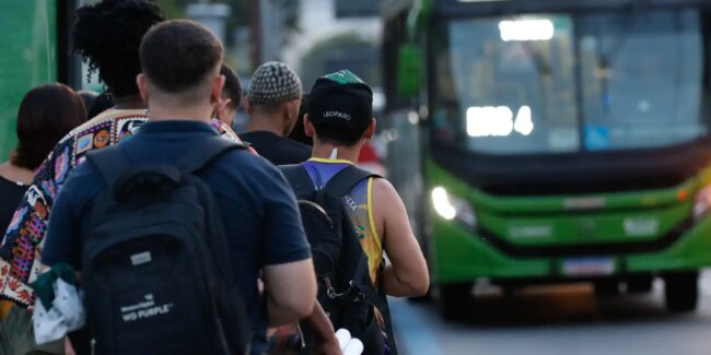 Setor de serviços cresce 0,3% em janeiro e volta ao nível recorde