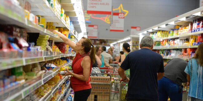 Cesta básica fica mais cara em 17 capitais em dezembro