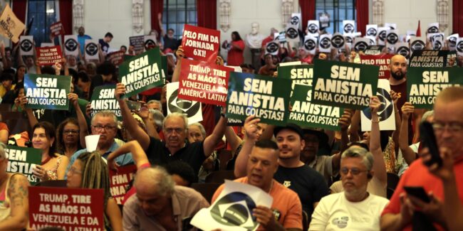 Em ato em sp, manifesto celebra democracia contra atos de 8 de janeiro