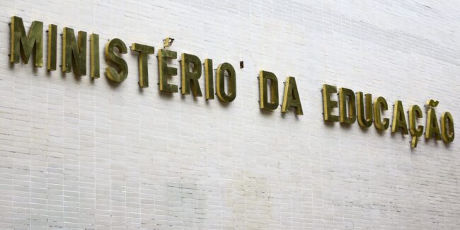 Governo recompõe orçamento para educação e ciência