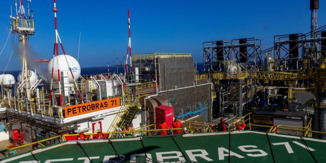Produção de petróleo e gás atinge 4,921 milhões de barris em novembro