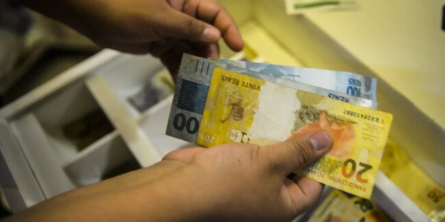 Governo propõe salário mínimo de r$ 1.717 em 2027