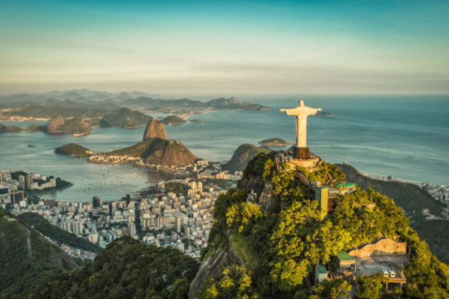 Três pessoas morrem em queda de helicóptero no rio