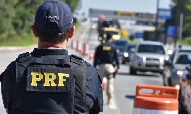 Acidente entre caminhão e van causa cinco mortes no distrito federal