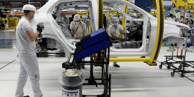 Indústria fecha 2025 com alta de 0,6%, pressionada pelos juros altos