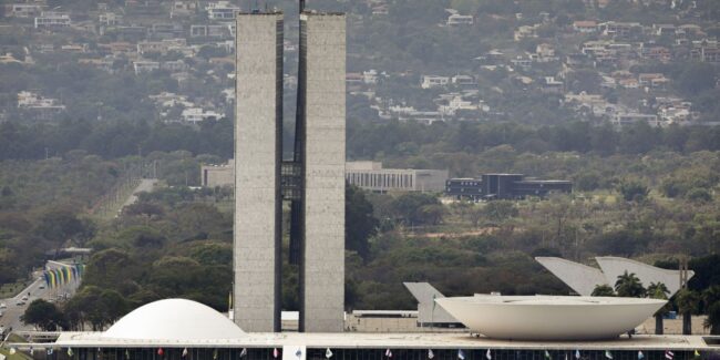 Lula sanciona, com vetos, reajuste salarial para cargos do legislativo