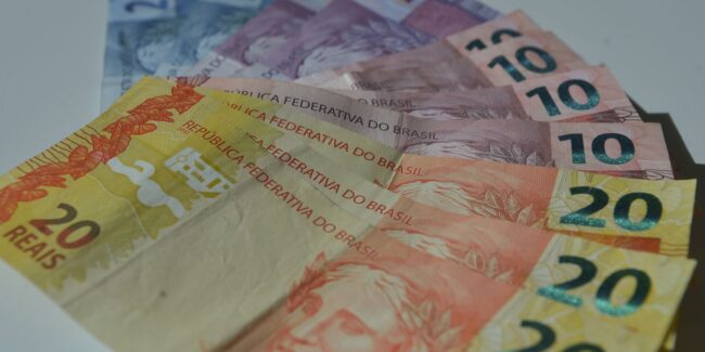 Renda domiciliar per capita chega a r$ 2.316 em 2025, diz ibge