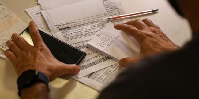 Salário mínimo de r$ 1.621 começa a ser pago nesta segunda