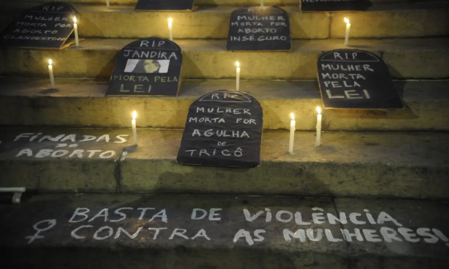 Atos pelo dia internacional da mulher mobilizam manifestantes no brasil