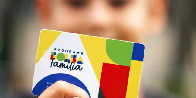 Caixa começa a pagar bolsa família de março