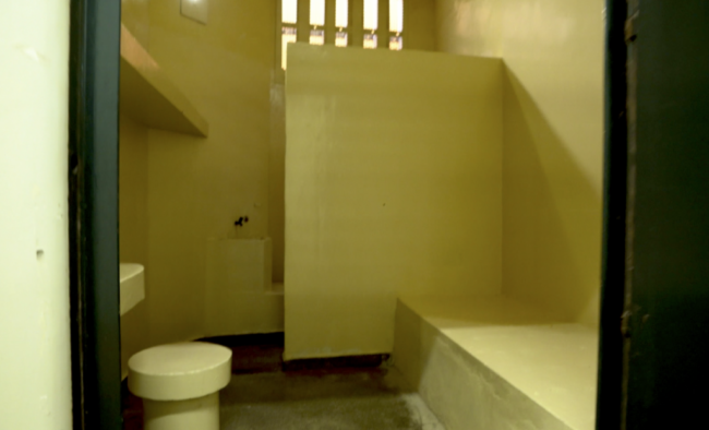 Cama de concreto e 9 m²: veja como é a cela de vorcaro na penitenciária de brasília