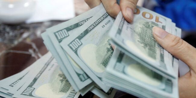 Dólar sobe a r$ 5,30, e ibovespa cai 2,25% com tensão global