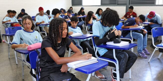 Pagamento da 1ª parcela do programa pé-de-meia começa nesta segunda