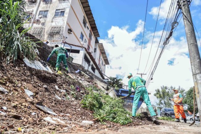 Prefeitura reforça limpeza de encostas e promove conscientização sobre descarte inadequado de resíduos – secretaria de comunicação