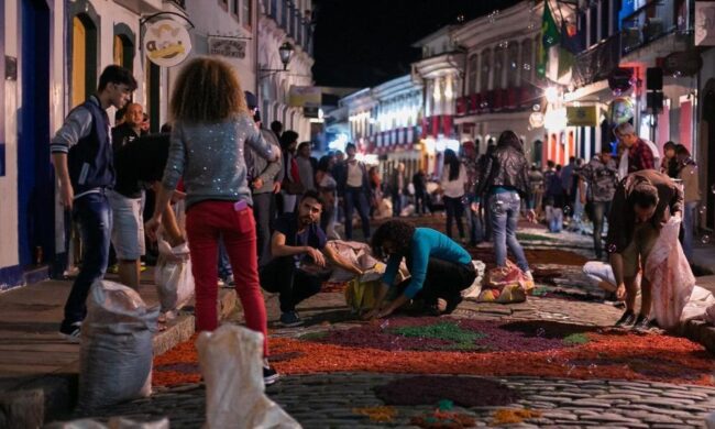 Roteiro para a semana santa em ouro preto: tradição dos tapetes de serragem e logística de viagem