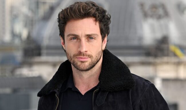 Aaron taylor-johnson será protagonista bissexual em nova minissérie da netflix