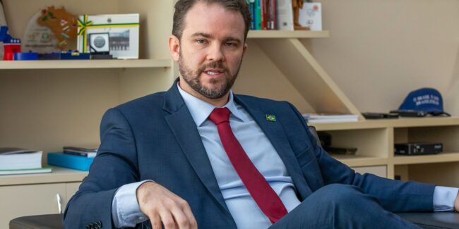 Governo avalia uso do fgts para quitar dívidas, diz durigan