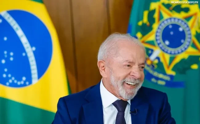 Lula fala sobre poder econômico e militar em mensagem de apoio ao papa
