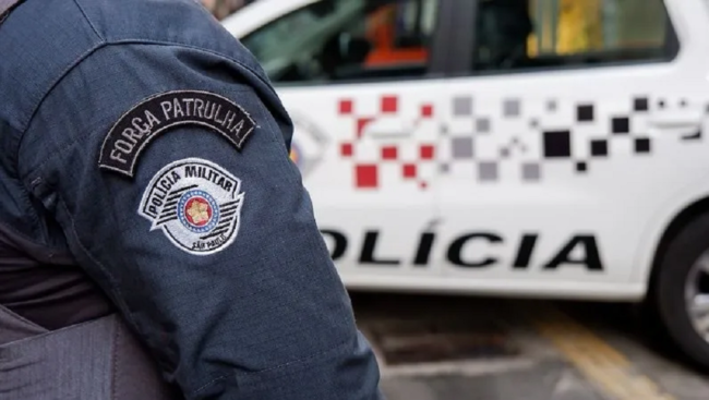 Tiroteio deixa policial e três suspeitos mortos após tentativa de assalto a farmácia em sp