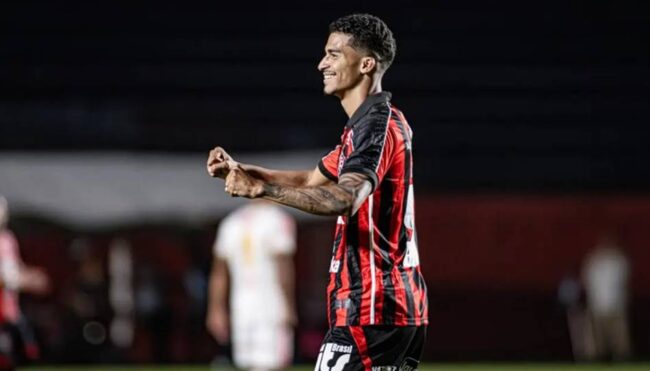 Vitória vence o piauí, assume liderança e fica perto da classificação no nordestão