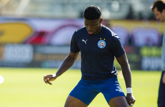 Recuperado, atacante treina com sub-20 antes da reapresentação do elenco principal