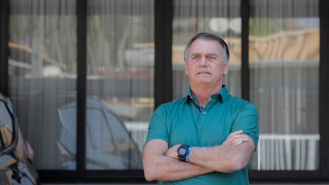 Bolsonaro tem previsão de alta para 2ª feira