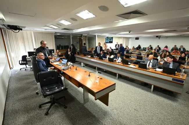 Avança projeto que autoriza trabalho de presos com reciclagem