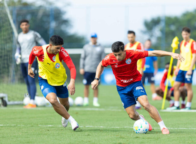 Bahia treina em dois turnos com foco em posse e construção de jogadas