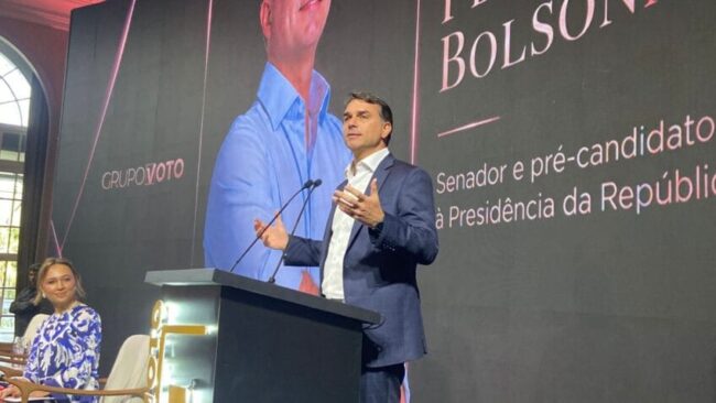 Flávio defende “modelo bukele” e a construção de novos presídios