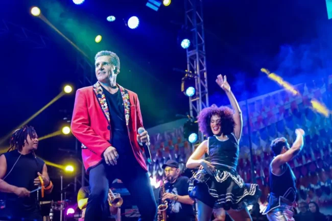 Flor serena, jó miranda, del feliz, vitor fernandes e netto britto marcam terceira noite do são joão de amargosa