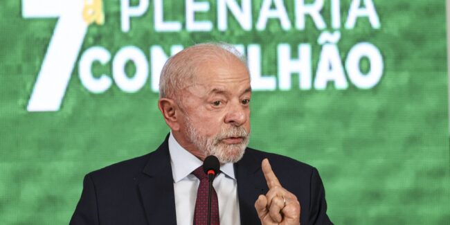 Governo estuda devolução de celular roubado nos correios, diz lula