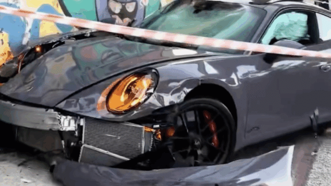 Influencer fisiculturista bate porsche em veículos em são paulo