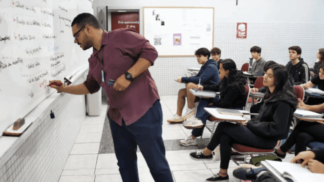 Lula sanciona piso salarial para professores da educação básica