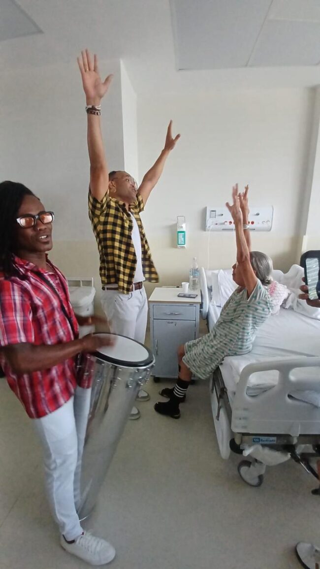 Música leva acolhimento e clima junino a pacientes do sus