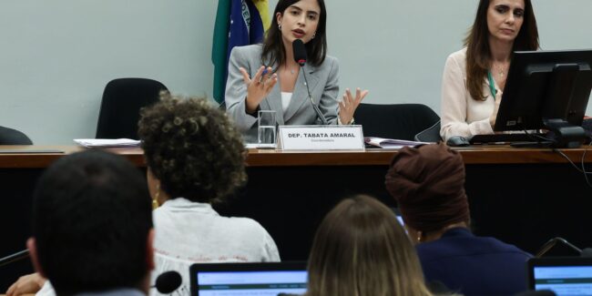 Proposta que criminaliza misoginia avança na câmara dos deputados
