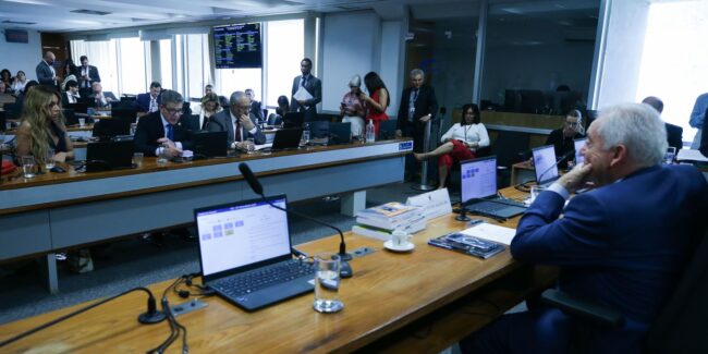 Senadores discutem ritmo de tramitação da pec do fim da escala 6×1